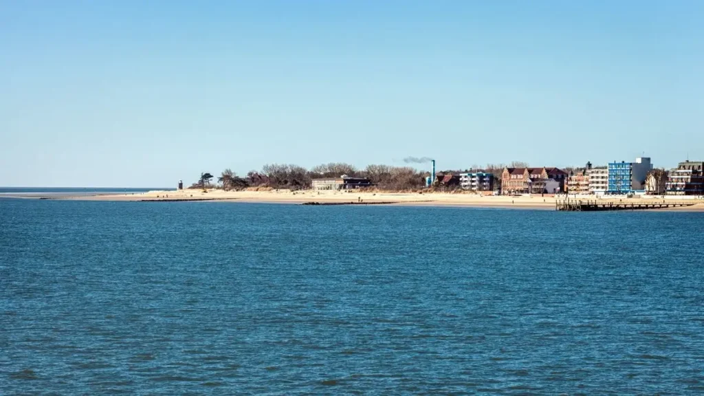 Die Innstadt Wyk auf Föhr von der Meeresperspektive.