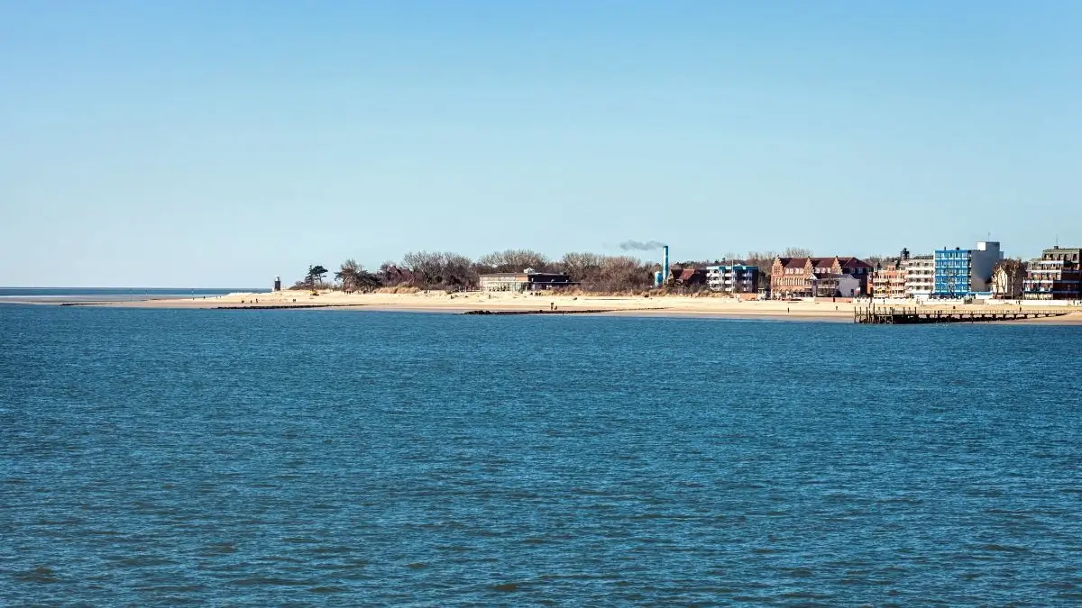 Die Innstadt Wyk auf Föhr von der Meeresperspektive.
