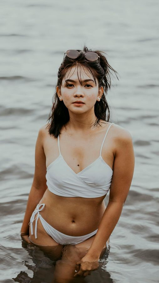 Punks auf Sylt genießen den Beach Lifestyle am Strand.