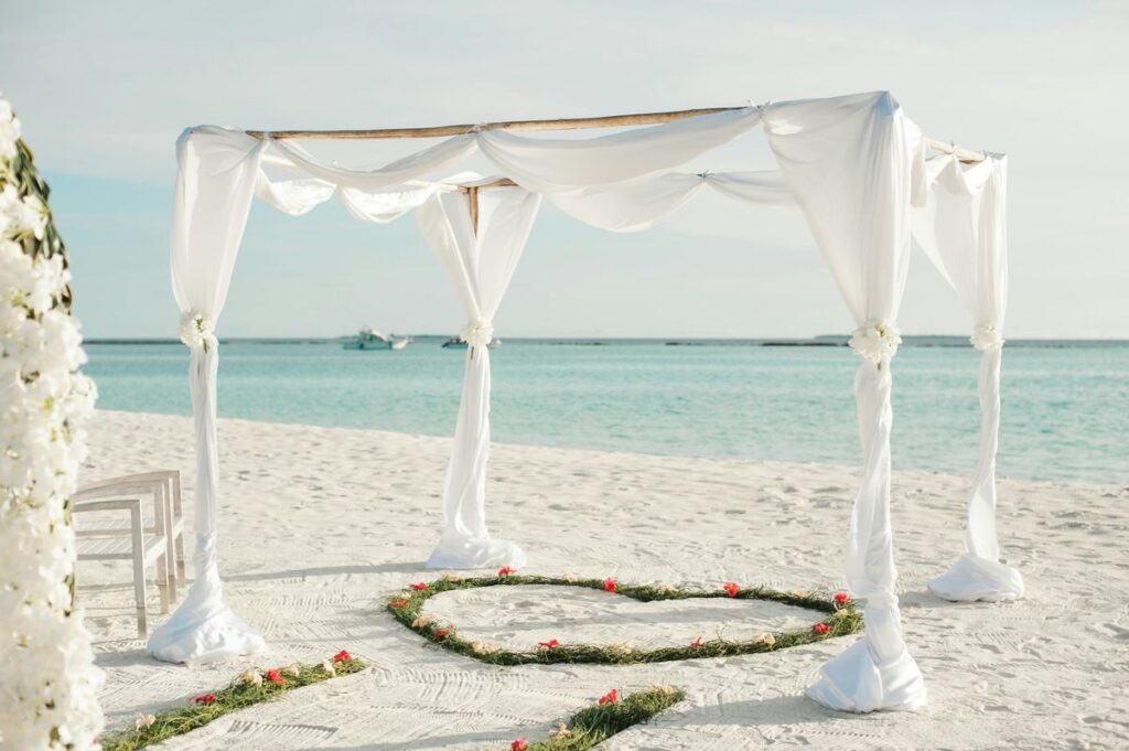 Strandhochzeit bei Lindners Hochzeit auf Sylt mit romantischem Meerblick.