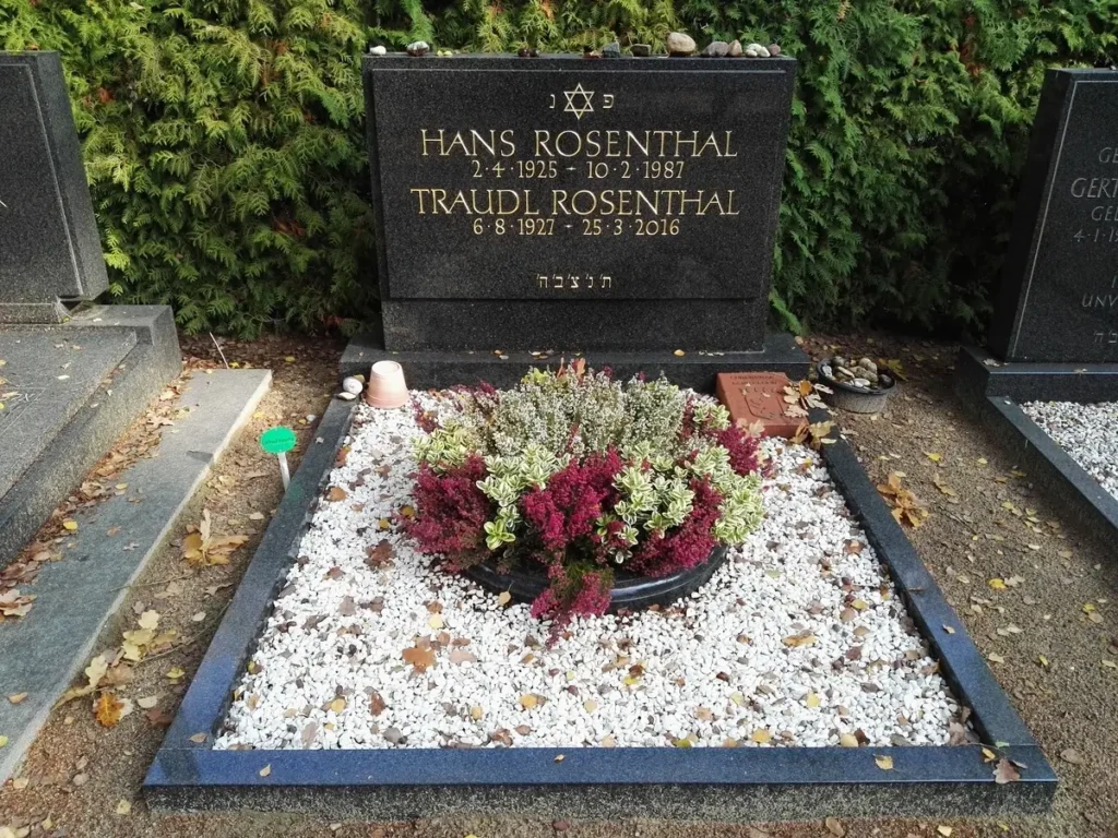 Hans Rosenthal Grabstein auf Friedhof in Berlin.