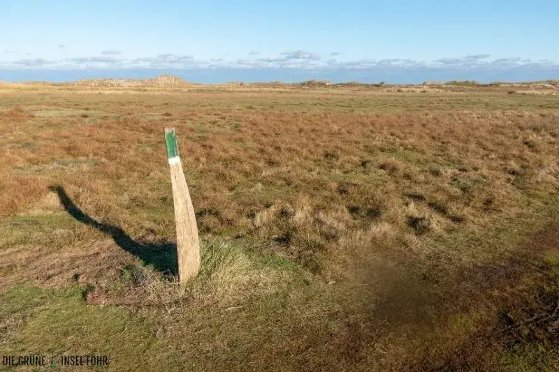 Markierung auf dem Planetenweg auf Norderney.