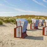 Sanddünen mit Strandkörben auf Norderney.